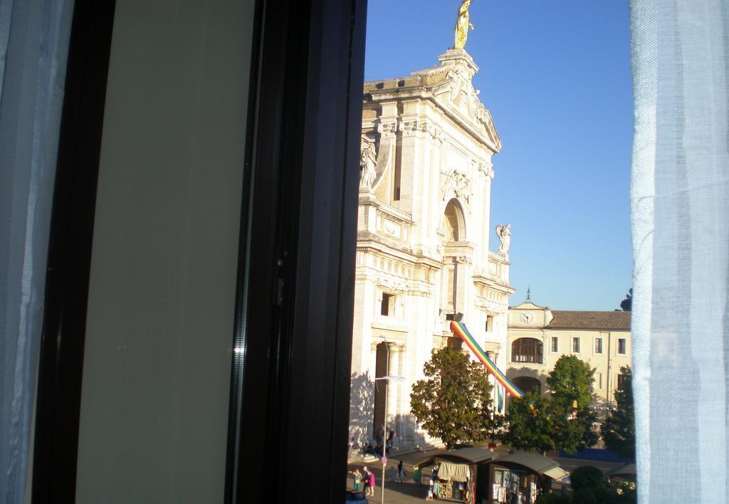 Piazza Degli Angeli Hotel Assisi Room photo