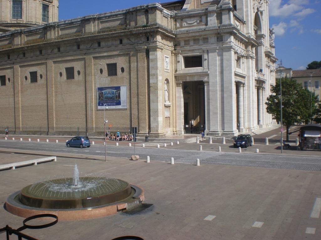 Piazza Degli Angeli Hotel Assisi Exterior photo