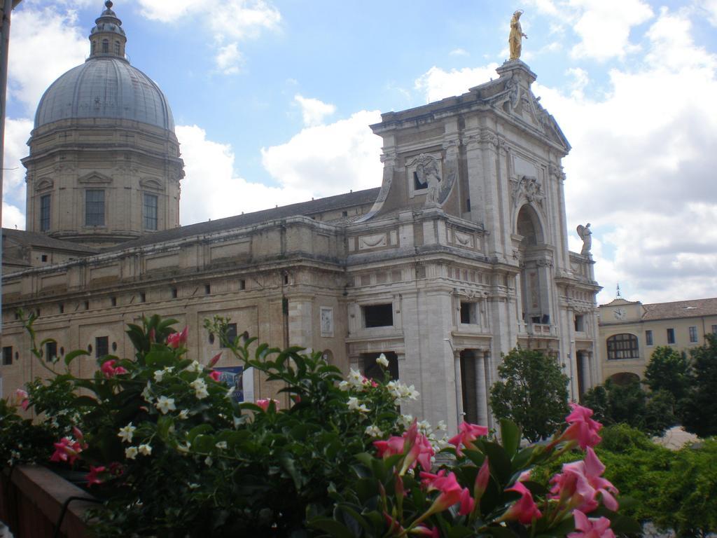Piazza Degli Angeli Hotel Assisi Exterior photo