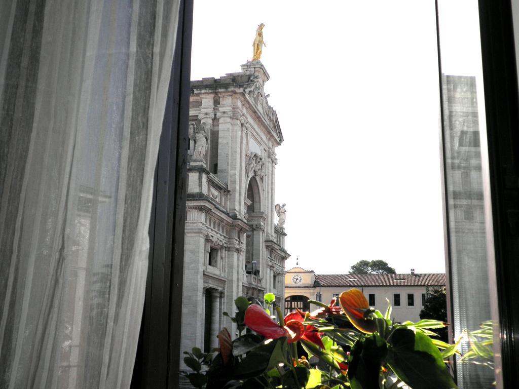 Piazza Degli Angeli Hotel Assisi Exterior photo
